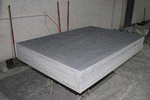 大理石平台作为精雕机等精密机床床身有什么样的优势？
