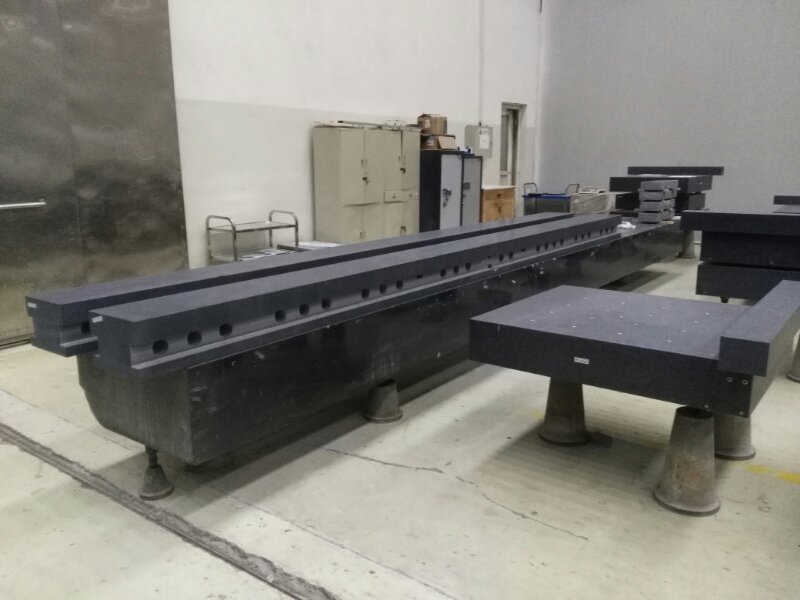 大理石构件平台是什么？揭秘高精度机械基座的选型与应用